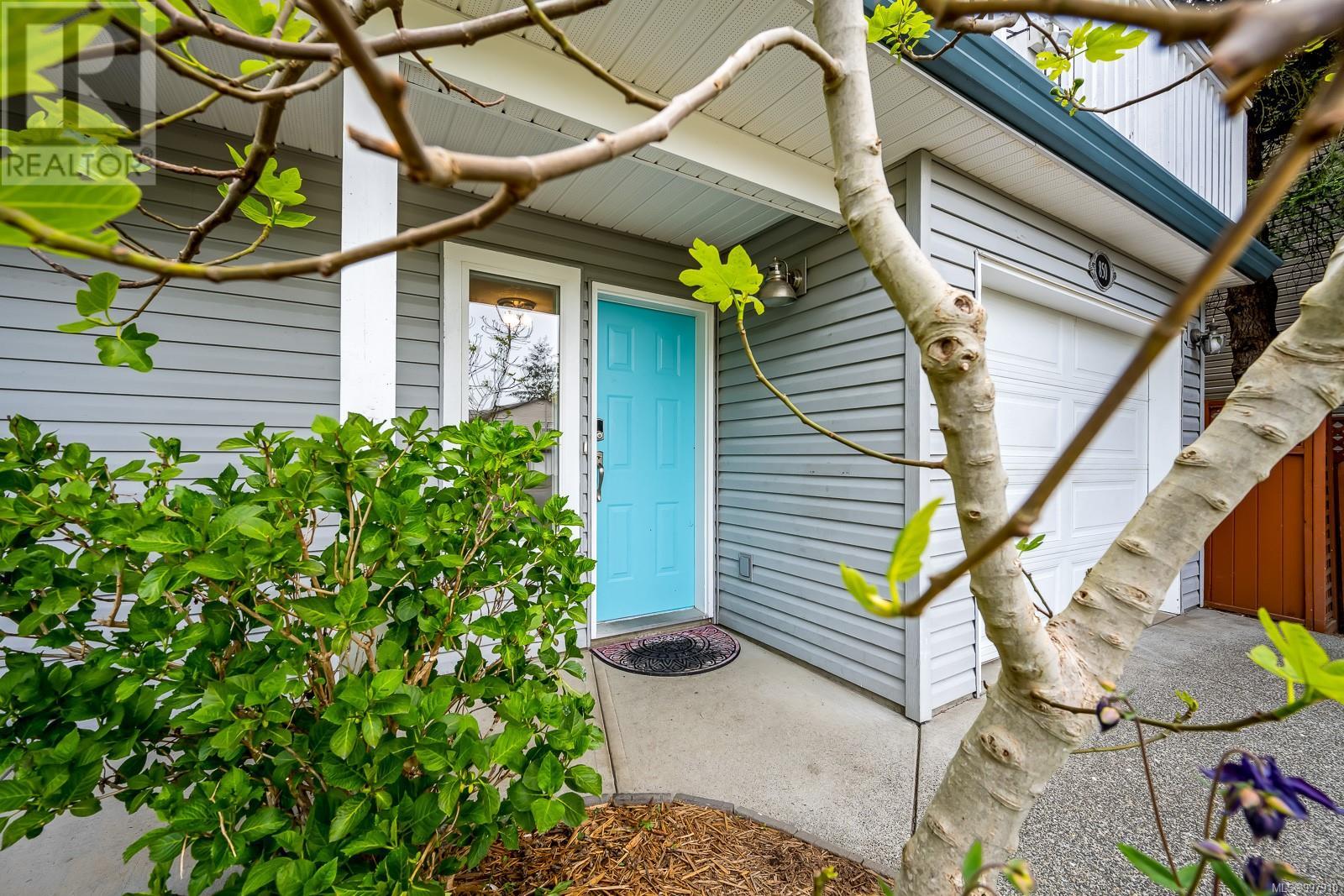 Property at 850 Waddington Cres image 2