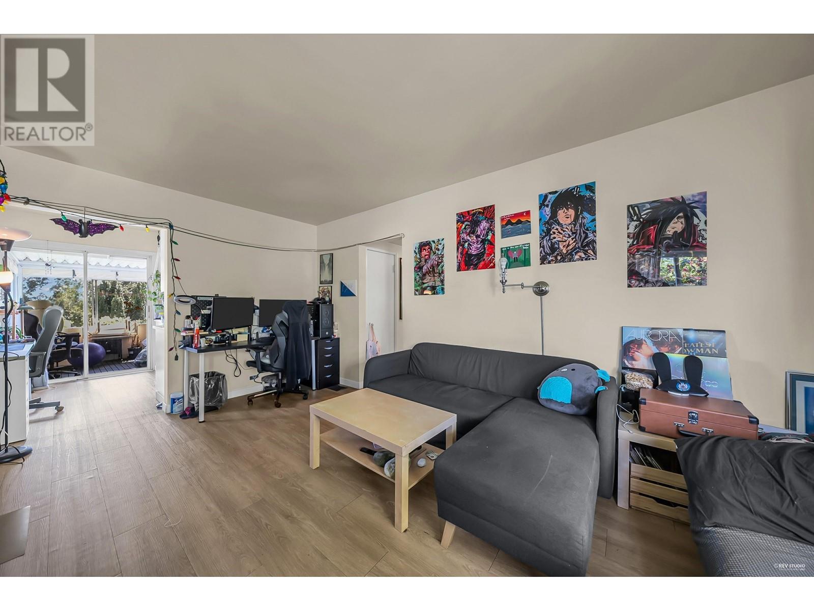 215 W 28th Street, North Vancouver, British Columbia  V7N 2H9 - Photo 8 - R2999482