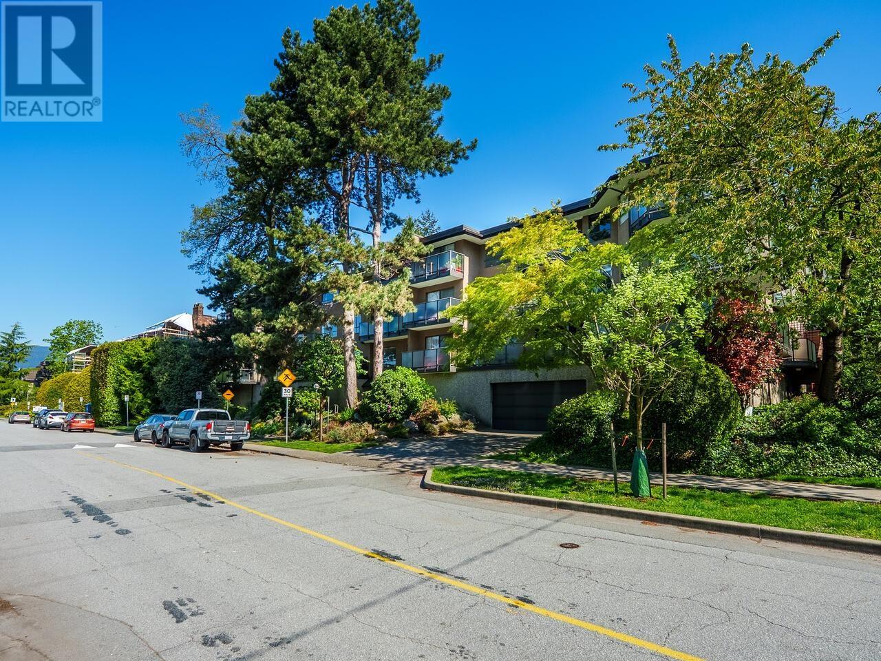 222 210 W 2ND STREET, North Vancouver, British Columbia