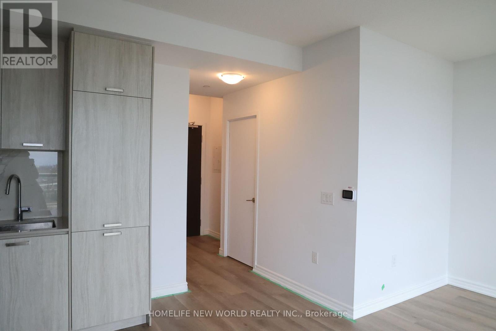 1703 - 38 Honeycrisp Crescent, Vaughan, Ontario  L4K 0M8 - Photo 3 - N12129213
