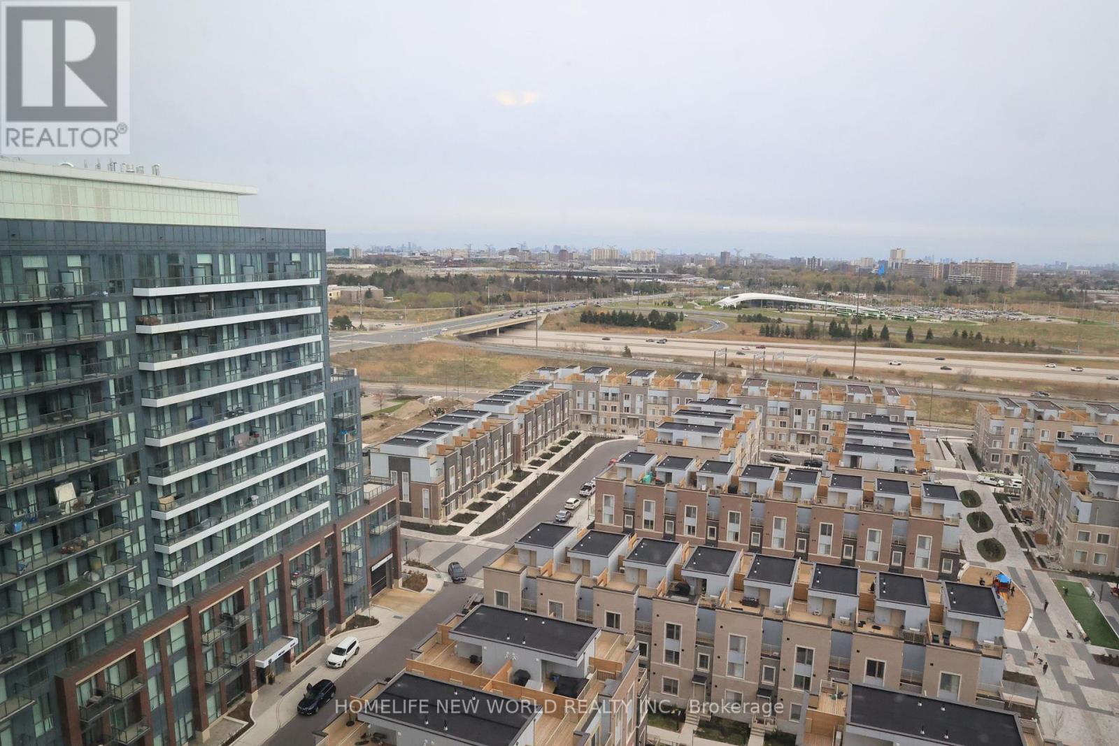 1703 - 38 Honeycrisp Crescent, Vaughan, Ontario  L4K 0M8 - Photo 9 - N12129213