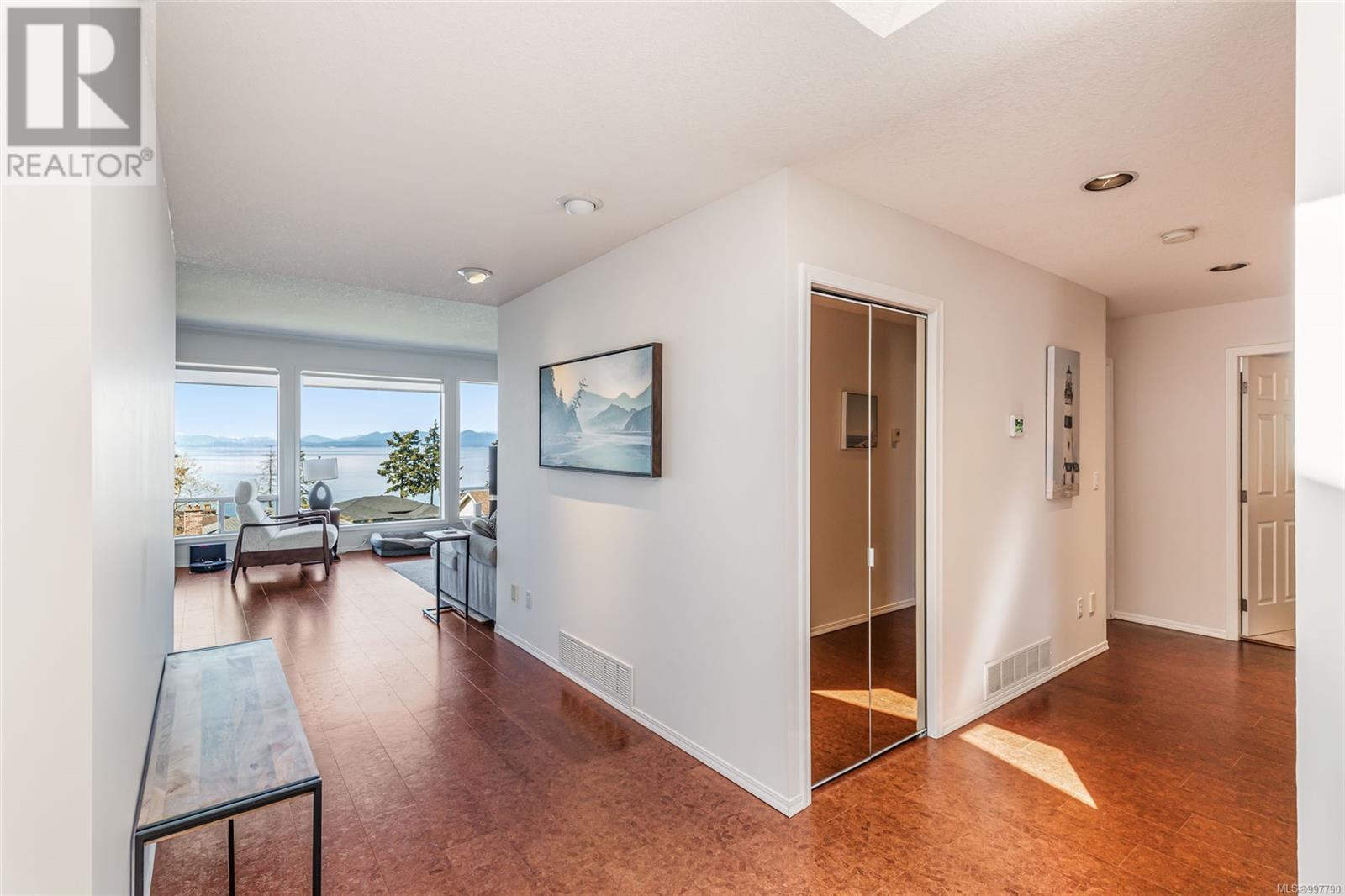 Property at 118 Sandpiper Pl image 1