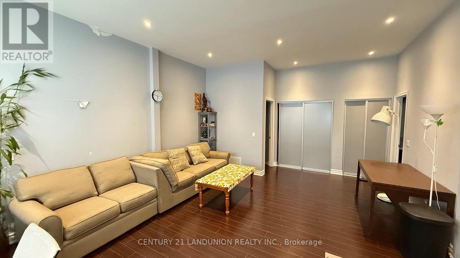 Back Unit - 10 Nineteenth Street, Toronto, Ontario  M8V 3L3 - Photo 3 - W12129209