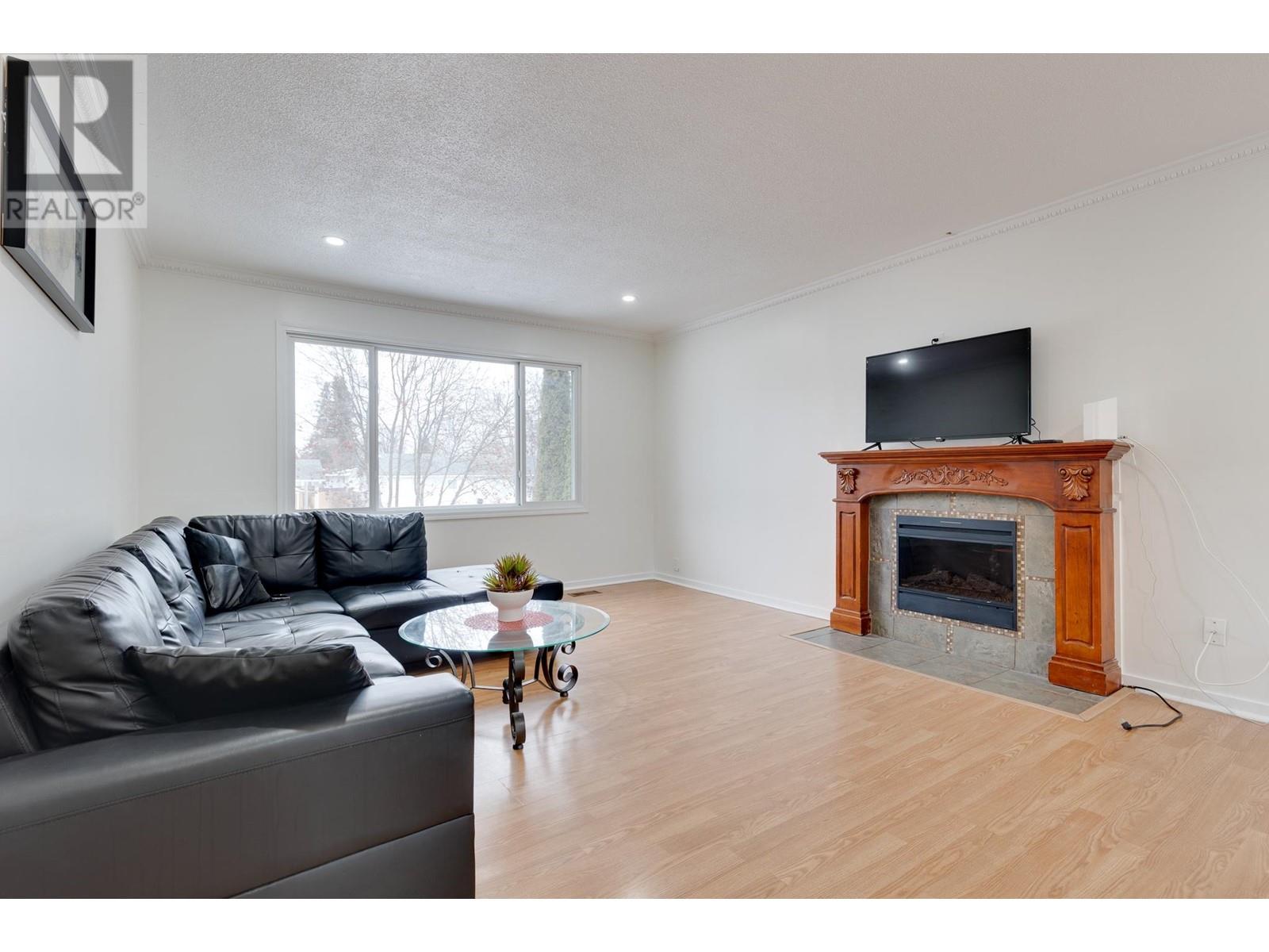 Property at 242 FERN CRESCENT image 3