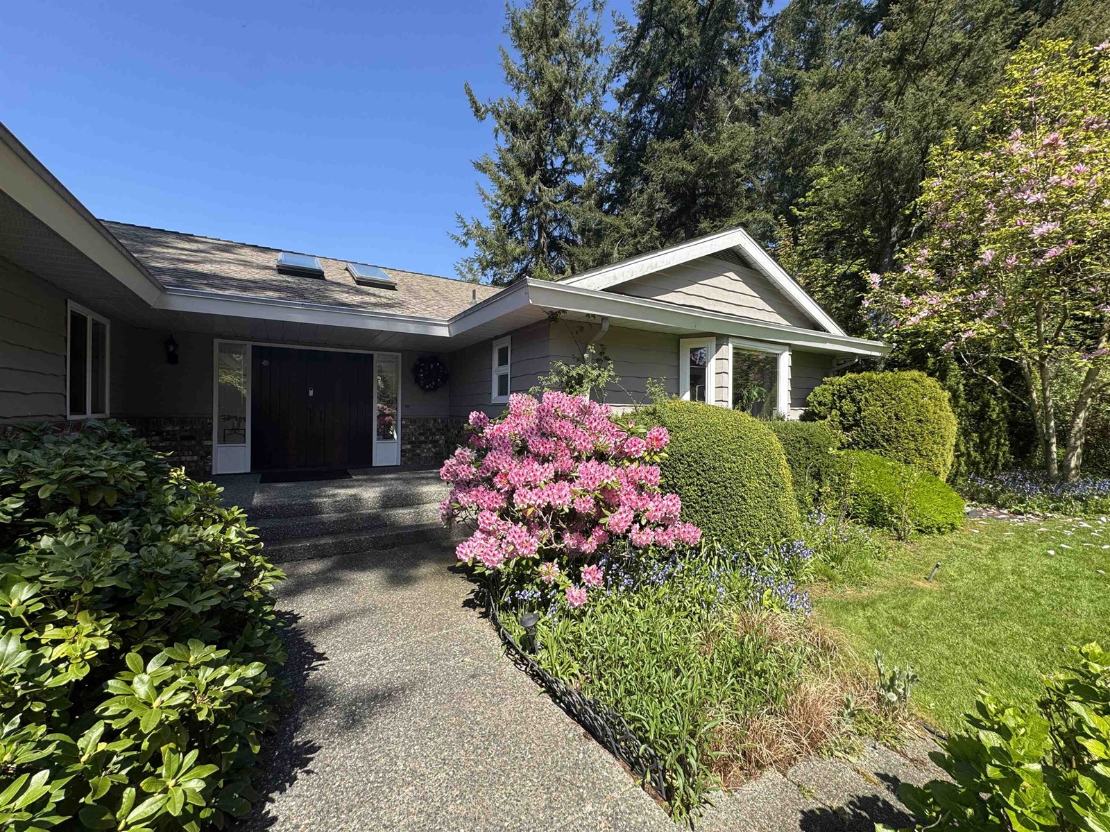 Property at 14387 24A AVENUE image 3