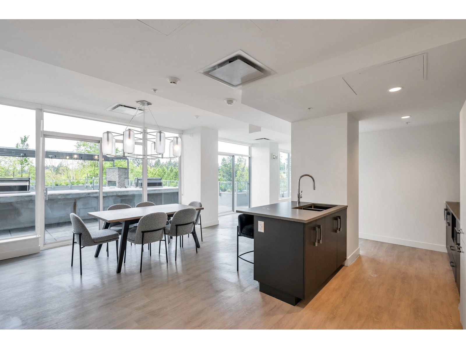 809 9675 King George Boulevard, Surrey, British Columbia  V3T 2V3 - Photo 30 - R2999496