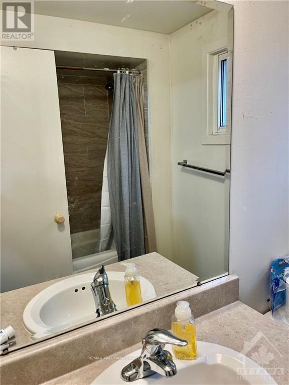 8 - 1906 Belmore Lane, Ottawa, Ontario  K1B 4Z8 - Photo 8 - X12129243
