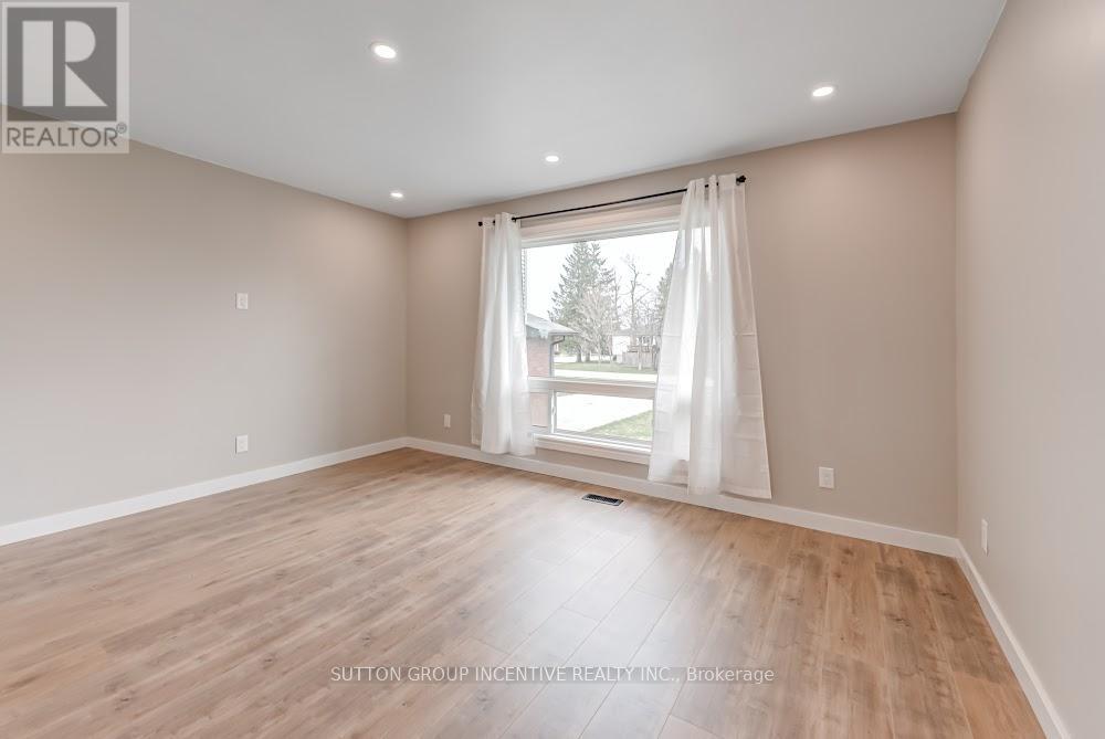 Property at 2252 RICHARD STREET image 5