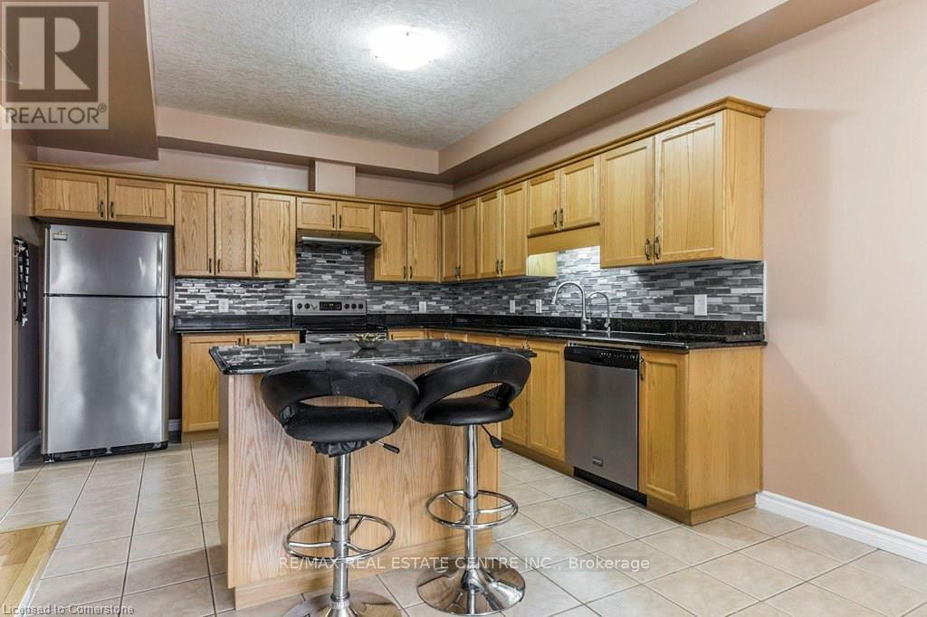 193 Huck Crescent N, Kitchener, Ontario  N2N 0A3 - Photo 8 - X12129252