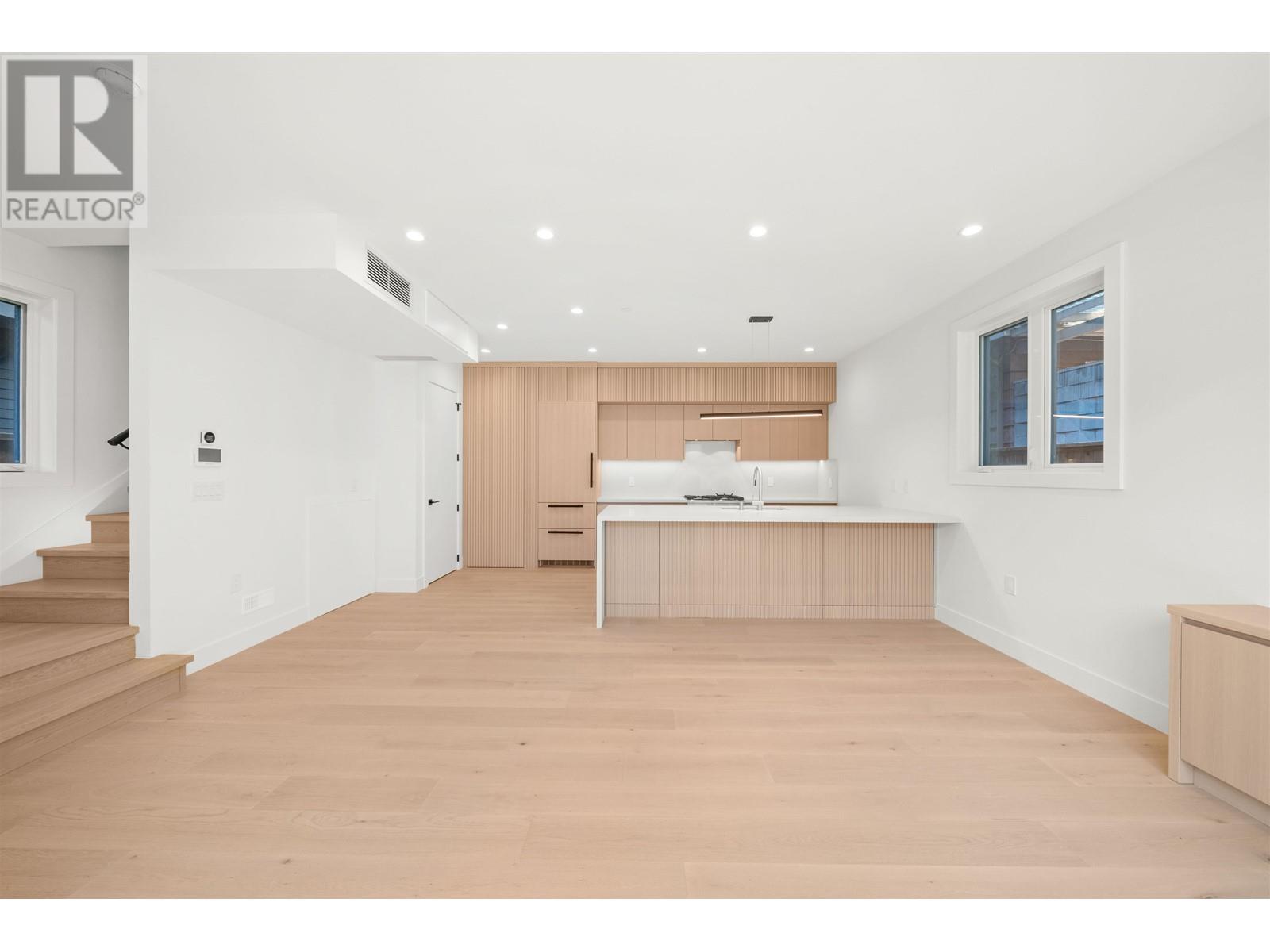 Property at 2 760 W 48TH AVENUE image 4