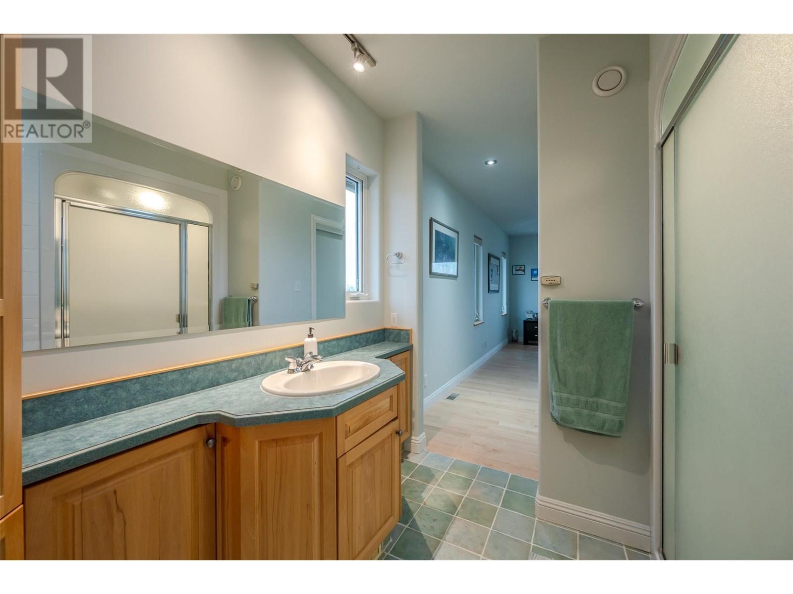 100 Fir Avenue, Kaleden, British Columbia  V0H 1K0 - Photo 40 - 10338985