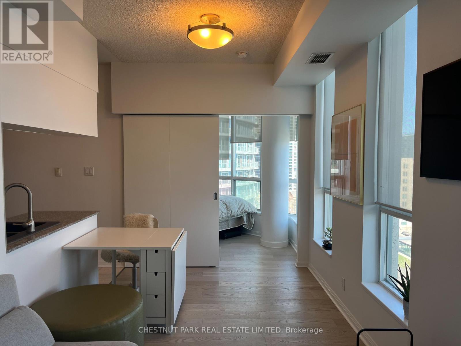 1207 - 228 Queens Quay West Quay W, Toronto (Waterfront Communities), Ontario  M5J 2X1 - Photo 4 - C12129291