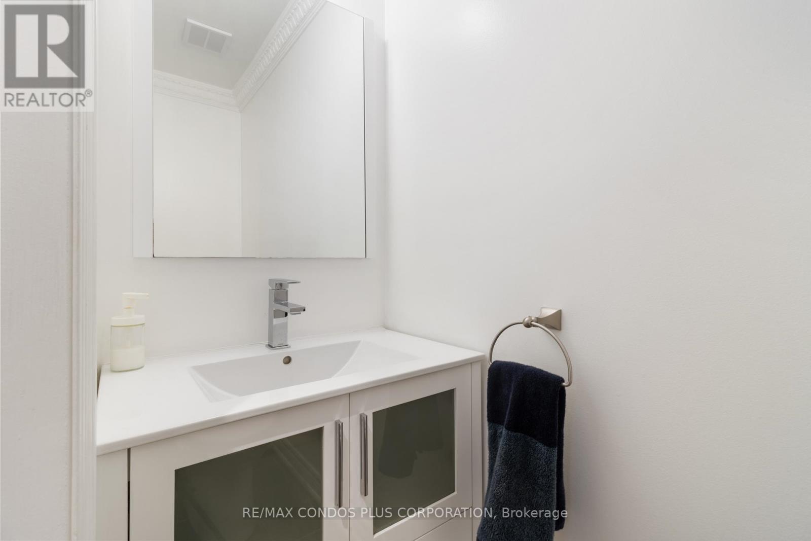 127 Boardwalk Drive, Toronto (The Beaches), Ontario  M4L 3X9 - Photo 18 - E12129292