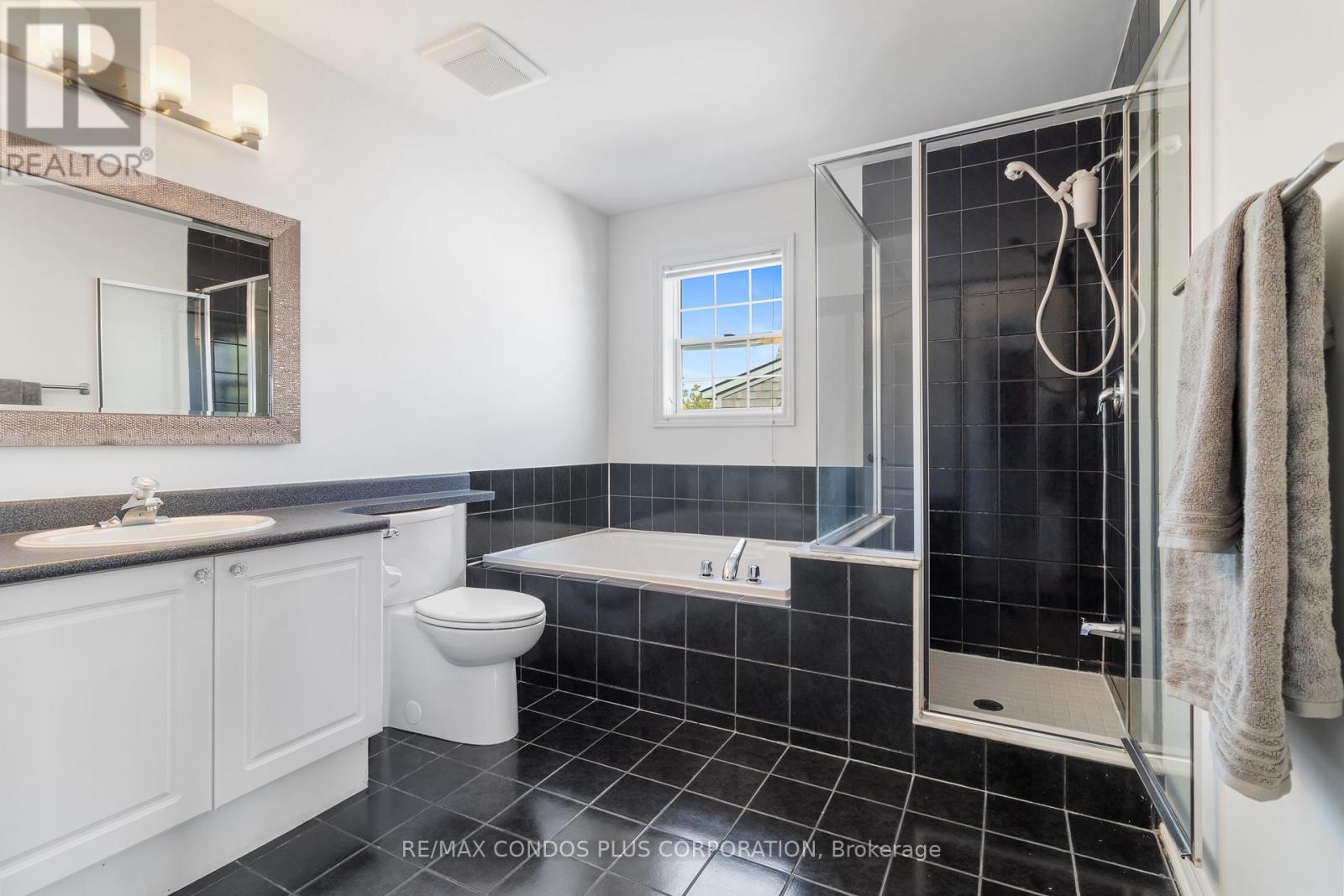127 Boardwalk Drive, Toronto, Ontario  M4L 3X9 - Photo 34 - E12129292