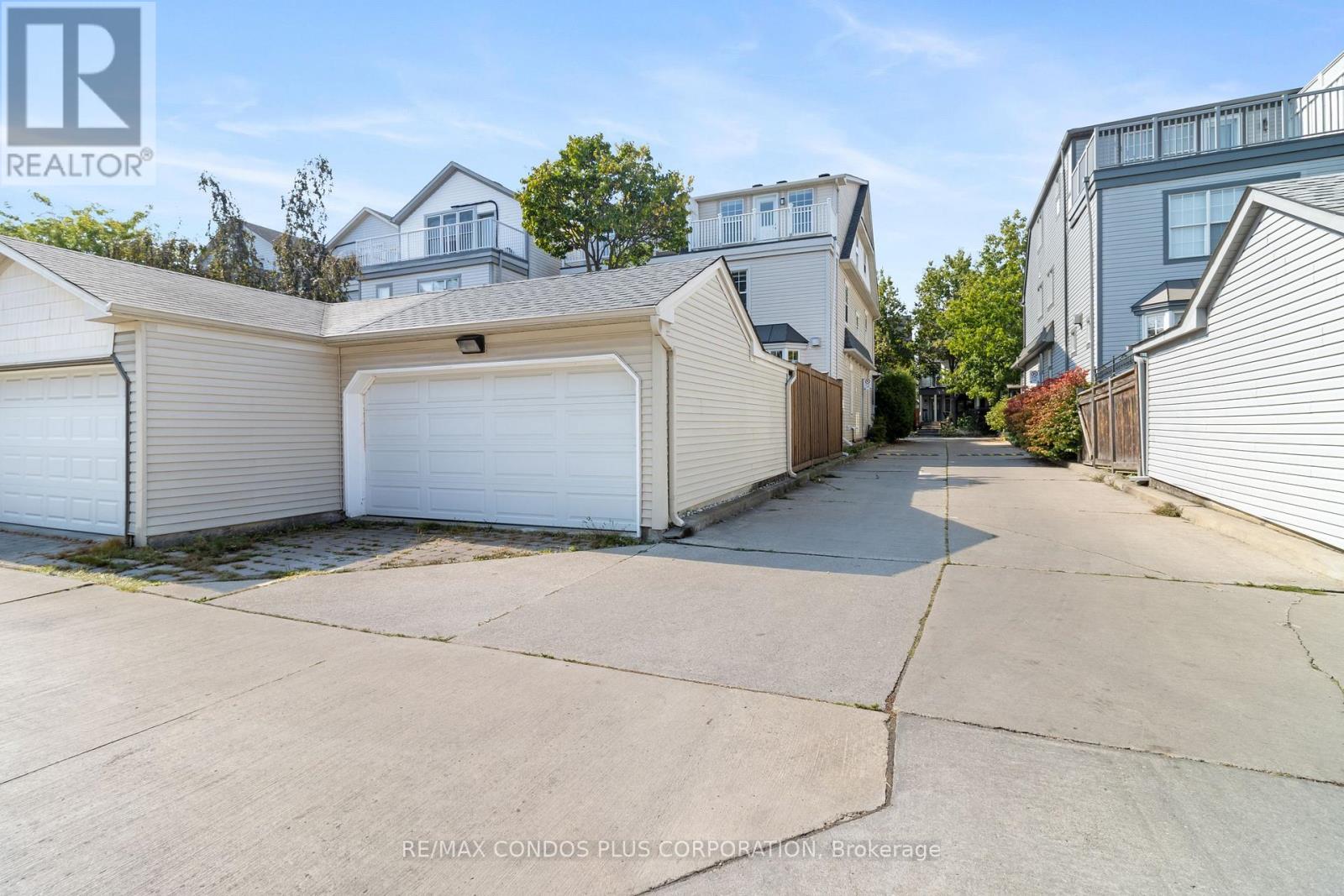 127 Boardwalk Drive, Toronto, Ontario  M4L 3X9 - Photo 50 - E12129292