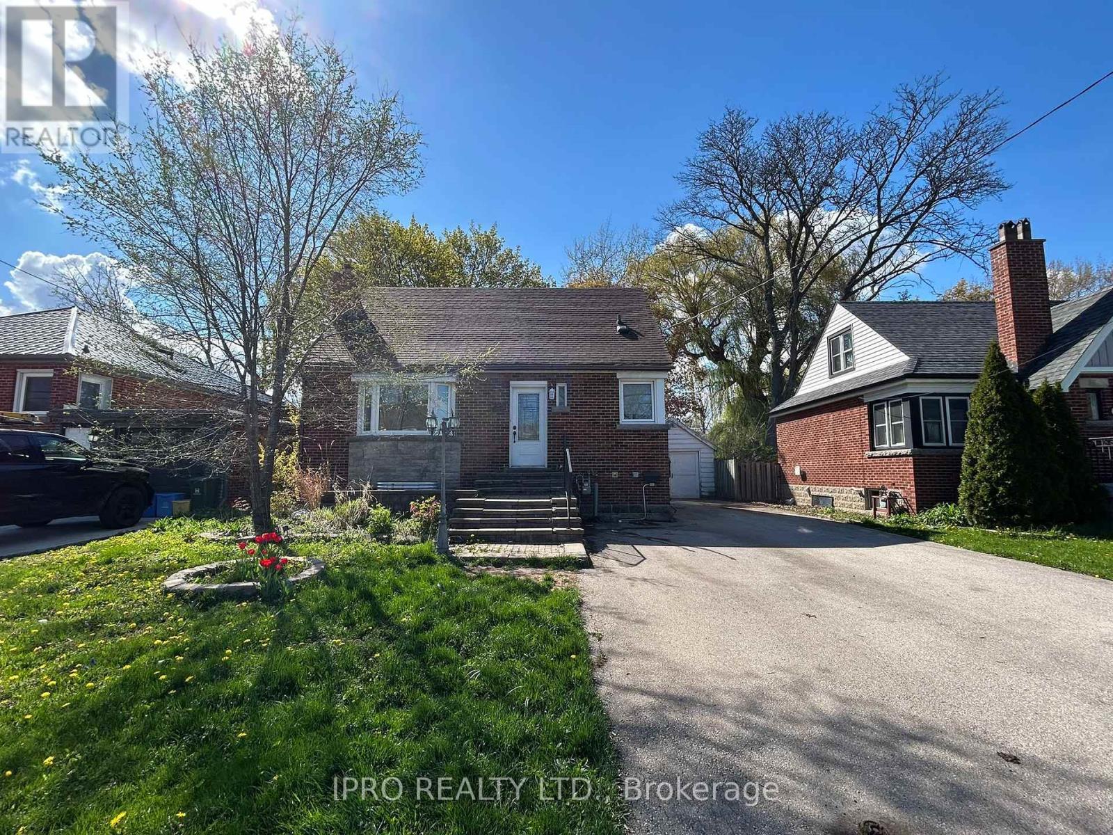 880 GARTH STREET, Hamilton, Ontario