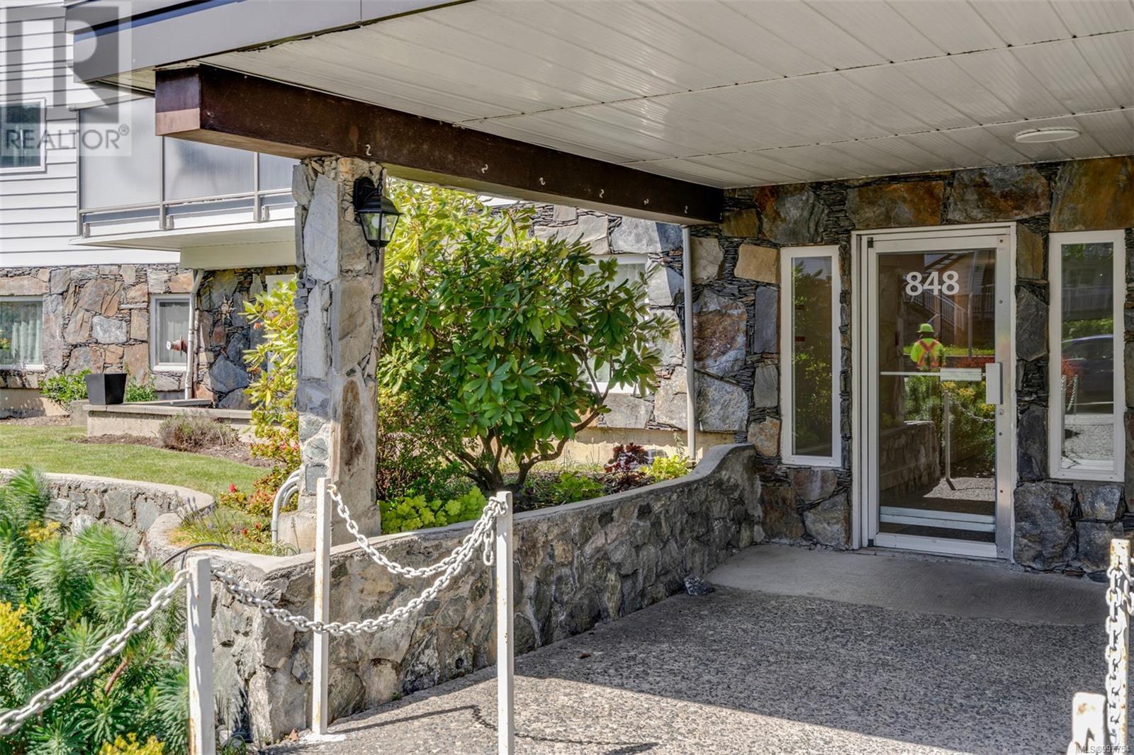 Property at 208 848 Esquimalt Rd image 3