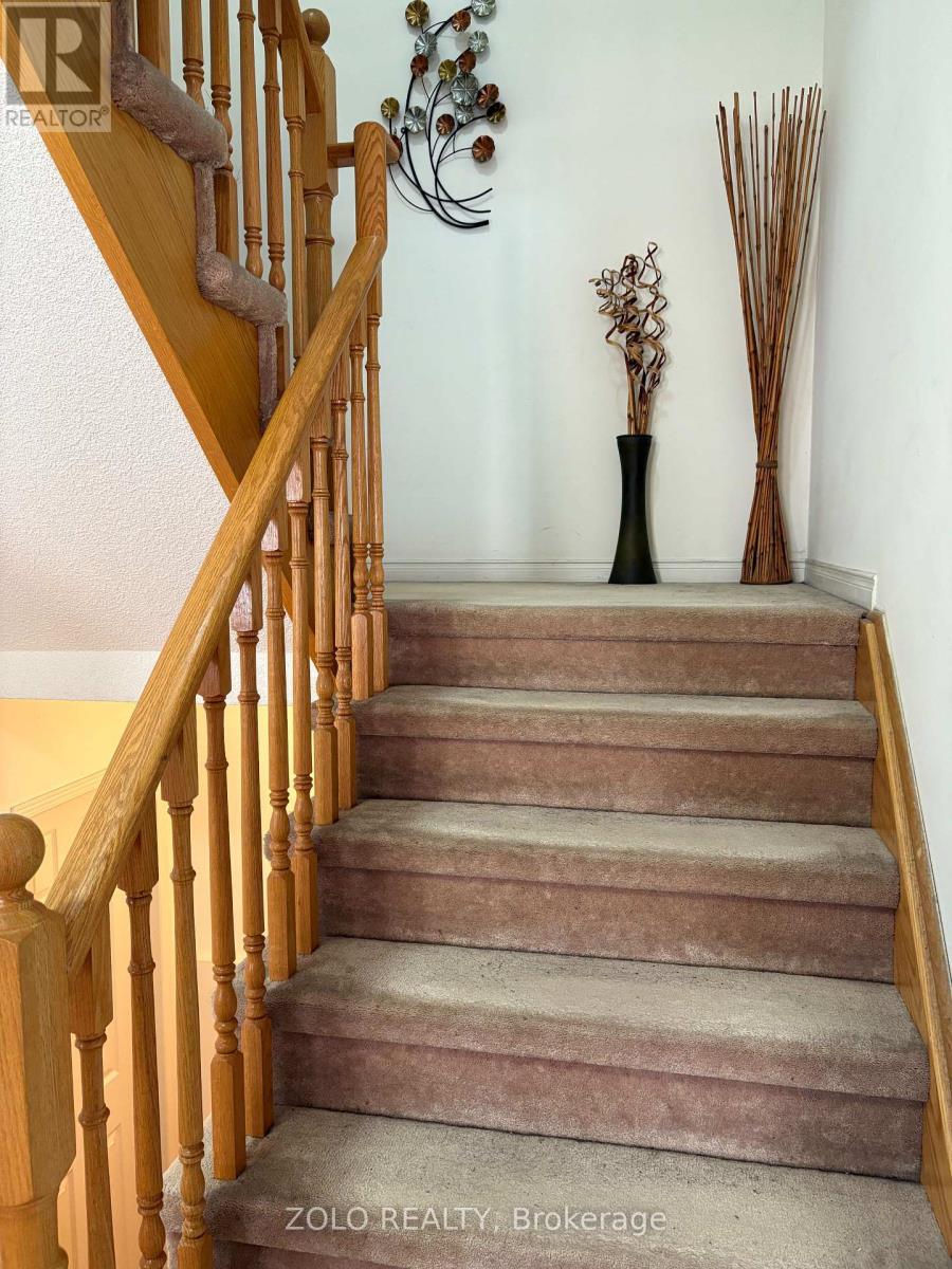 427 Huntington Ridge Drive, Mississauga (Hurontario), Ontario  L5R 1P3 - Photo 15 - W12129281