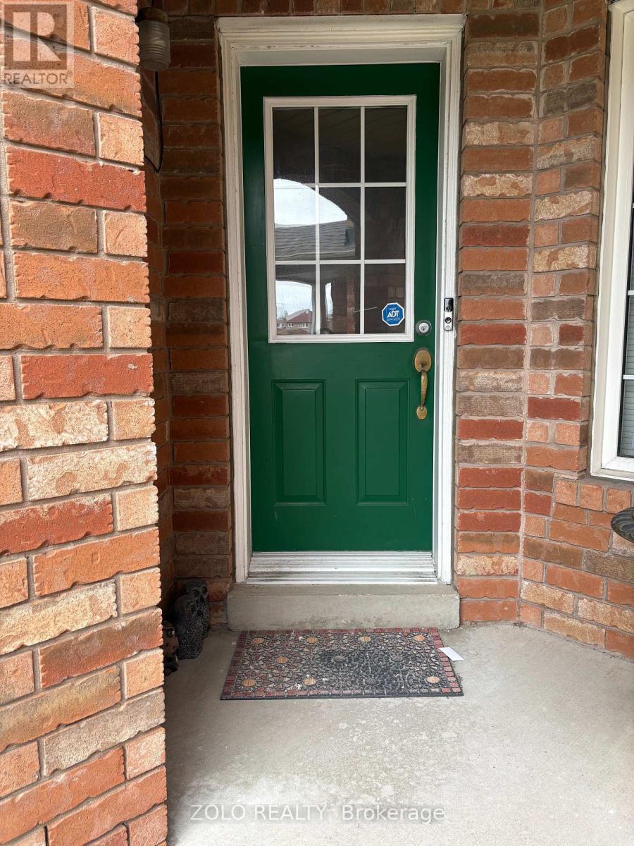 427 Huntington Ridge Drive, Mississauga (Hurontario), Ontario  L5R 1P3 - Photo 2 - W12129281