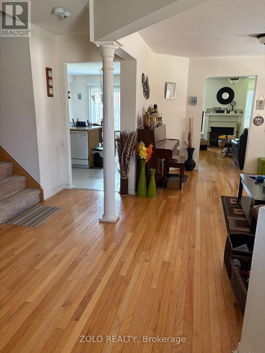 427 Huntington Ridge Drive, Mississauga (Hurontario), Ontario  L5R 1P3 - Photo 3 - W12129281