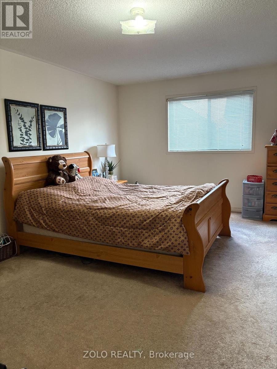 427 Huntington Ridge Drive, Mississauga (Hurontario), Ontario  L5R 1P3 - Photo 9 - W12129281