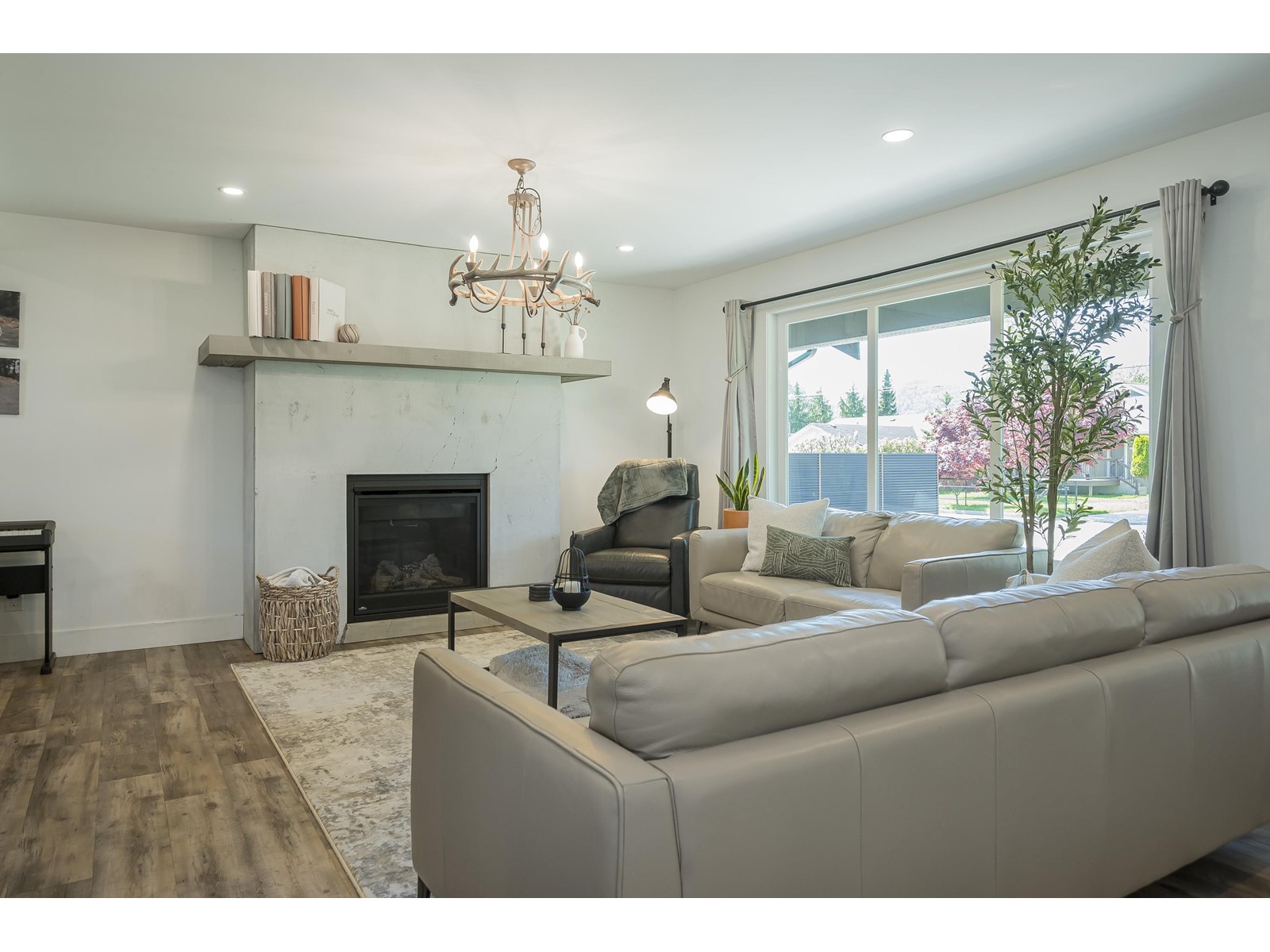 Property at 1716 AGASSIZ AVENUE image 4