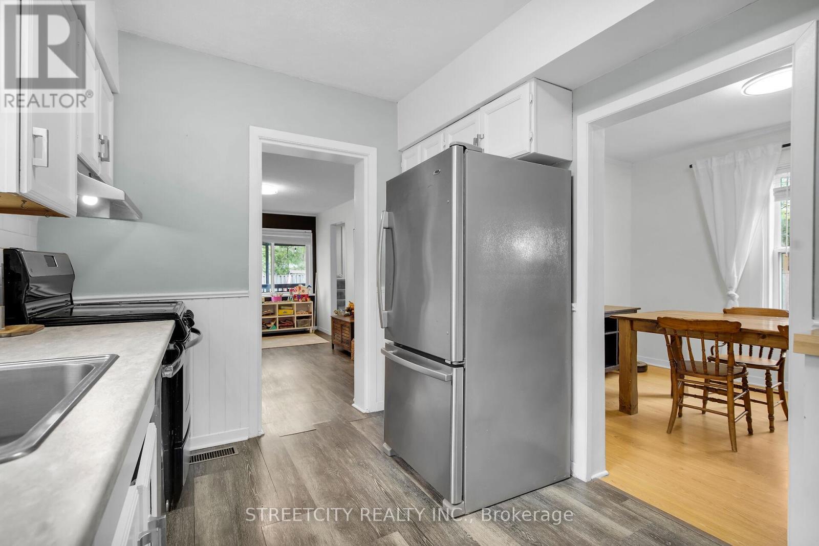 85 Springbank Drive, London South, Ontario N6J 1E5 - Photo 16 - X12129321