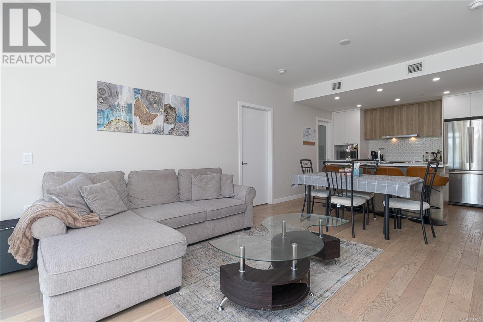 207 881 Short St, Saanich, British Columbia  V8P 2L3 - Photo 11 - 988029