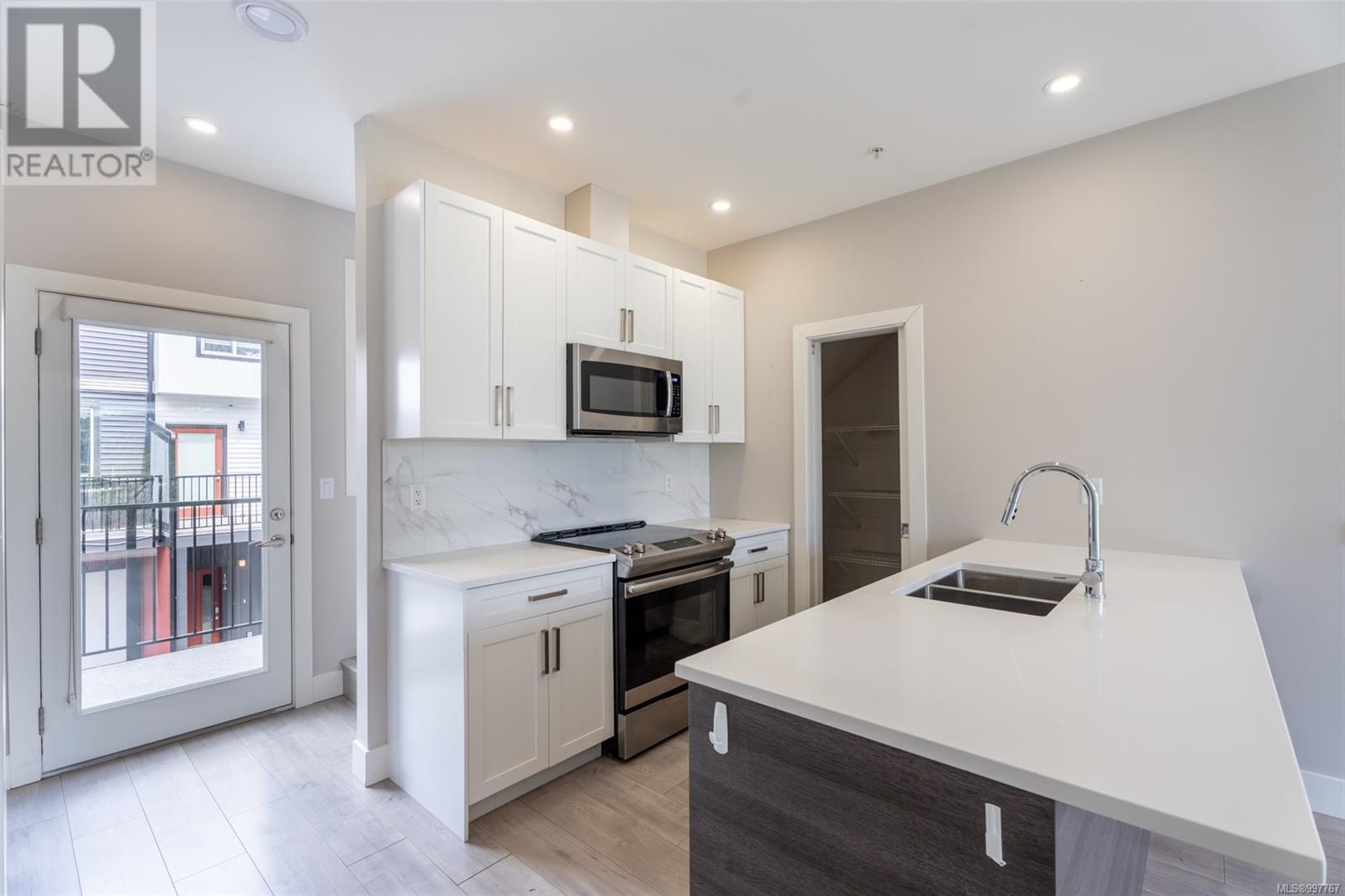 Property at 107 1726 Kerrisdale Rd image 3