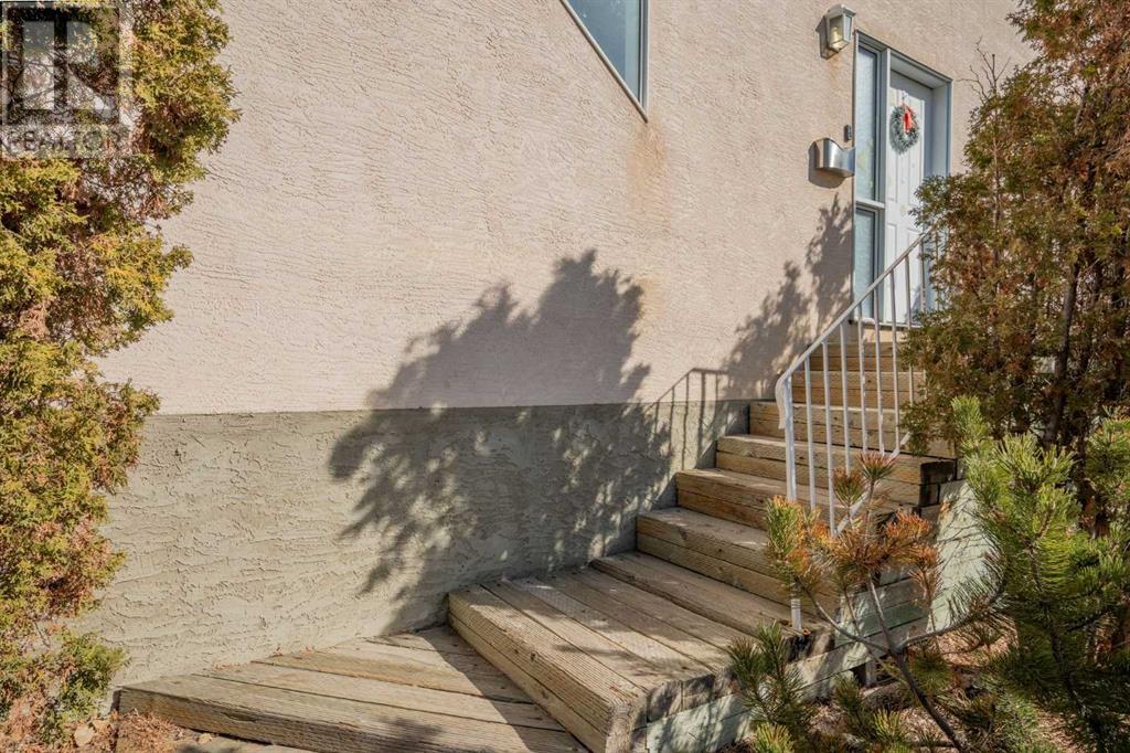 Property at 5503 Strathcona Hill SW image 3