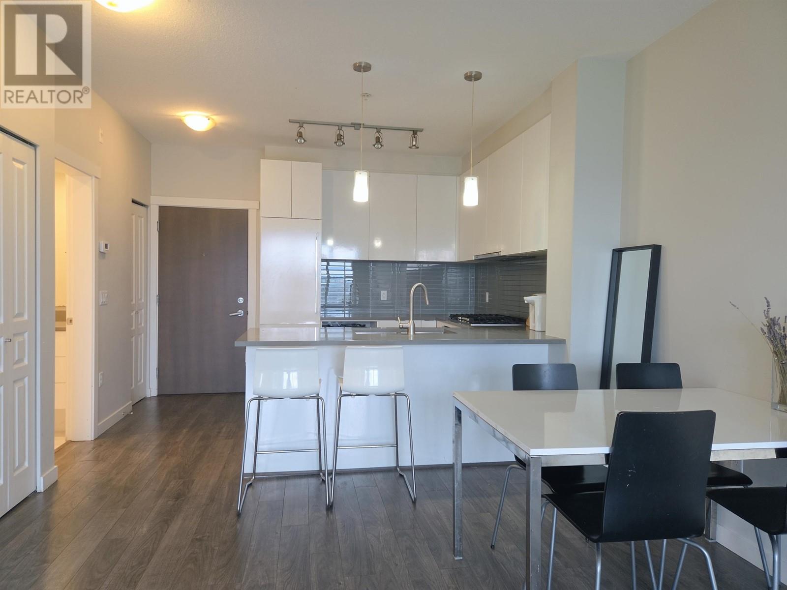 Listing Picture 3 of 18 : 620 9399 ALEXANDRA ROAD, Richmond / 烈治文 - 魯藝地產 Yvonne Lu Group - MLS Medallion Club Member