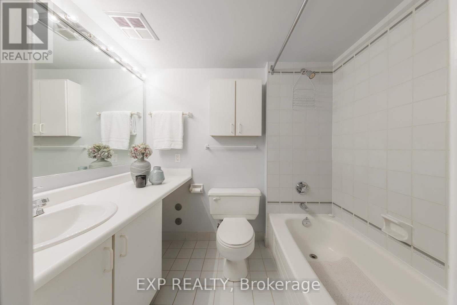 25 Dundonald Street, Toronto (Church-Yonge Corridor), Ontario  M4Y 1K3 - Photo 11 - C12129310