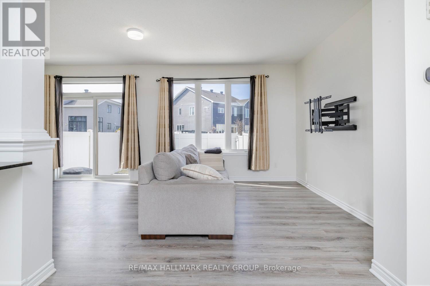 57 Caspian Row, Ottawa, Ontario  K2V 0R2 - Photo 7 - X12129312