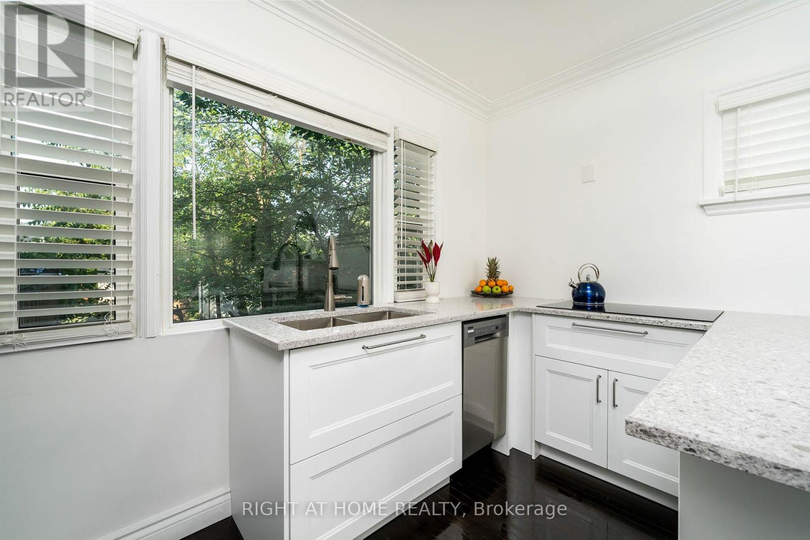 Upper - 105 Glenridge Avenue, St. Catharines, Ontario  L2R 4X5 - Photo 6 - X12129300