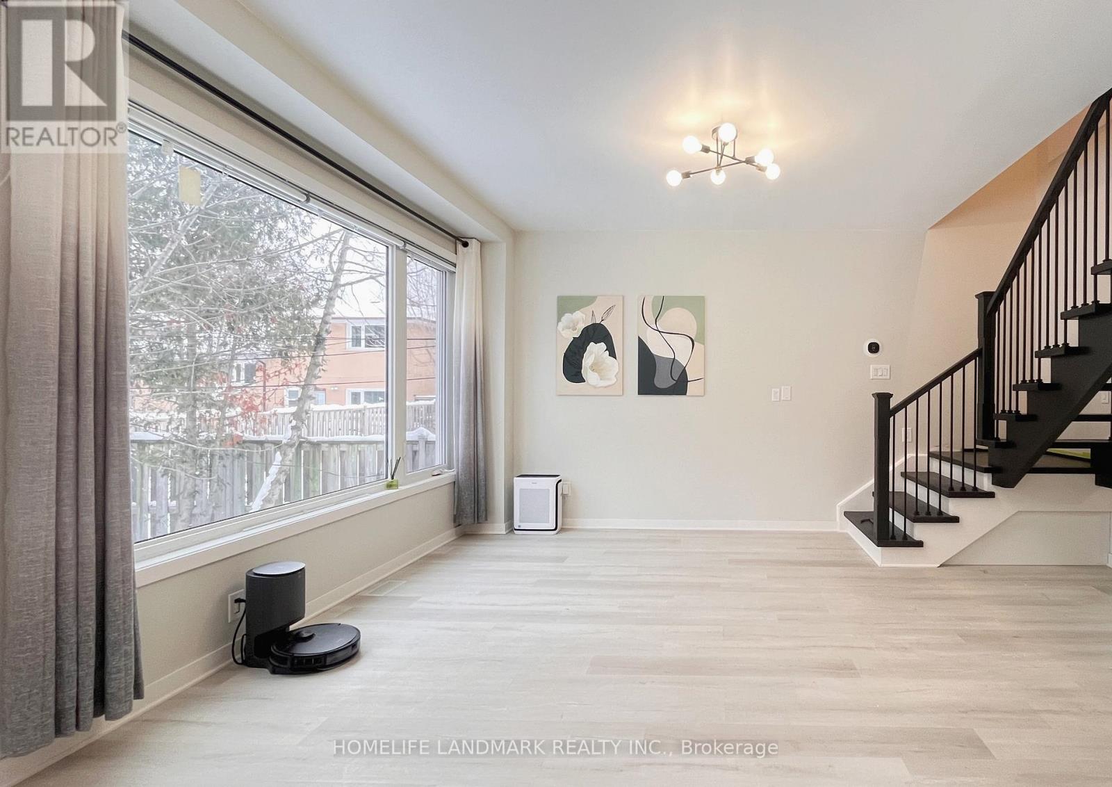 19 Deering Crescent, Toronto, Ontario  M2M 2A2 - Photo 9 - C12129325