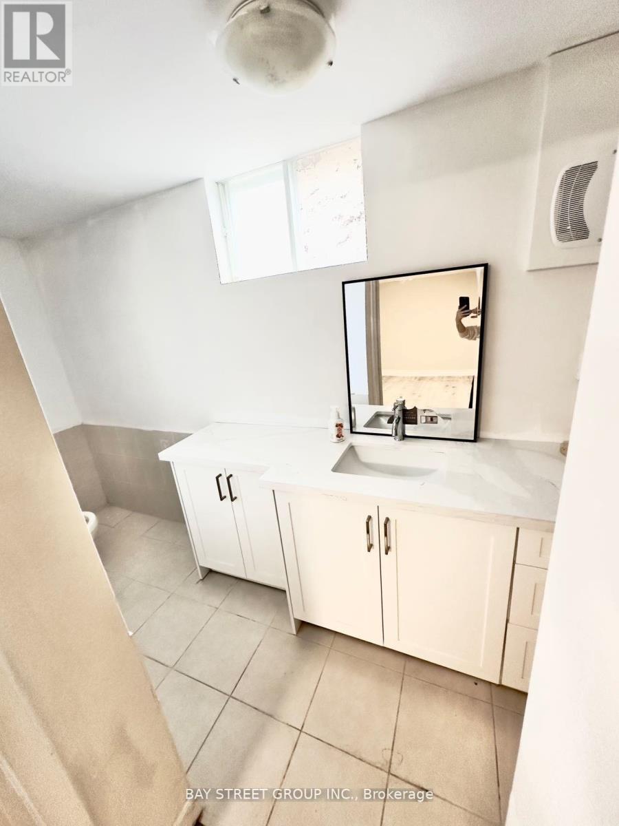 - Bsmt - 3 Coverdale Crescent, Toronto, Ontario  M1V 2S7 - Photo 8 - E12129335