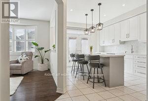 669 Sweetwater Crescent, Newmarket, Ontario  L3X 0H6 - Photo 8 - N12129328