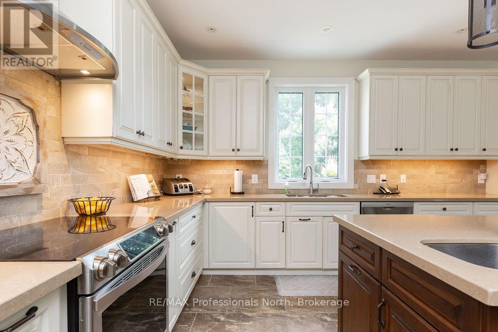 427 Skyhills Road, Huntsville, Ontario  P1H 2N5 - Photo 8 - X12129338