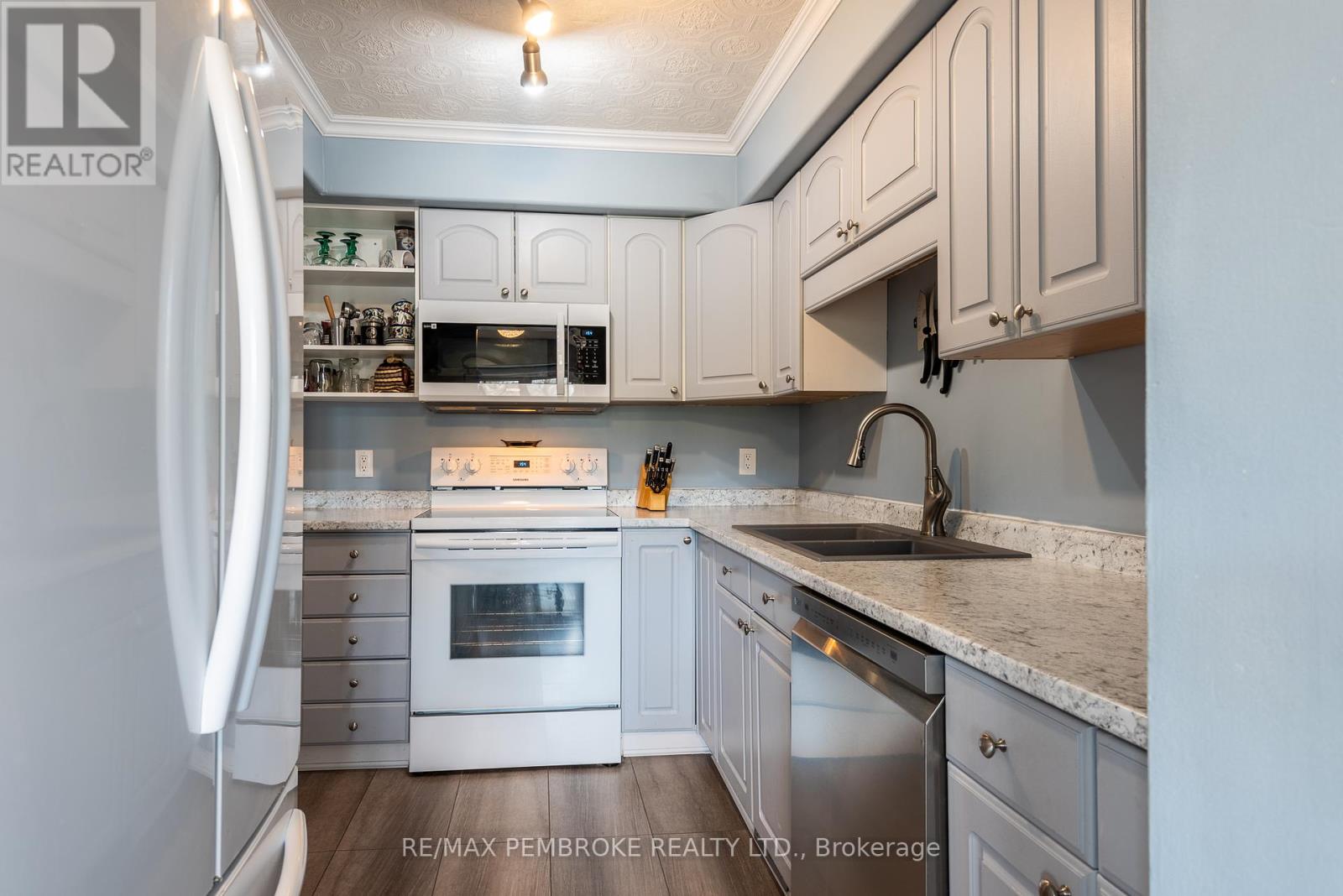 13 Vermont Meadows, Petawawa, Ontario  K8H 3N3 - Photo 12 - X12129381