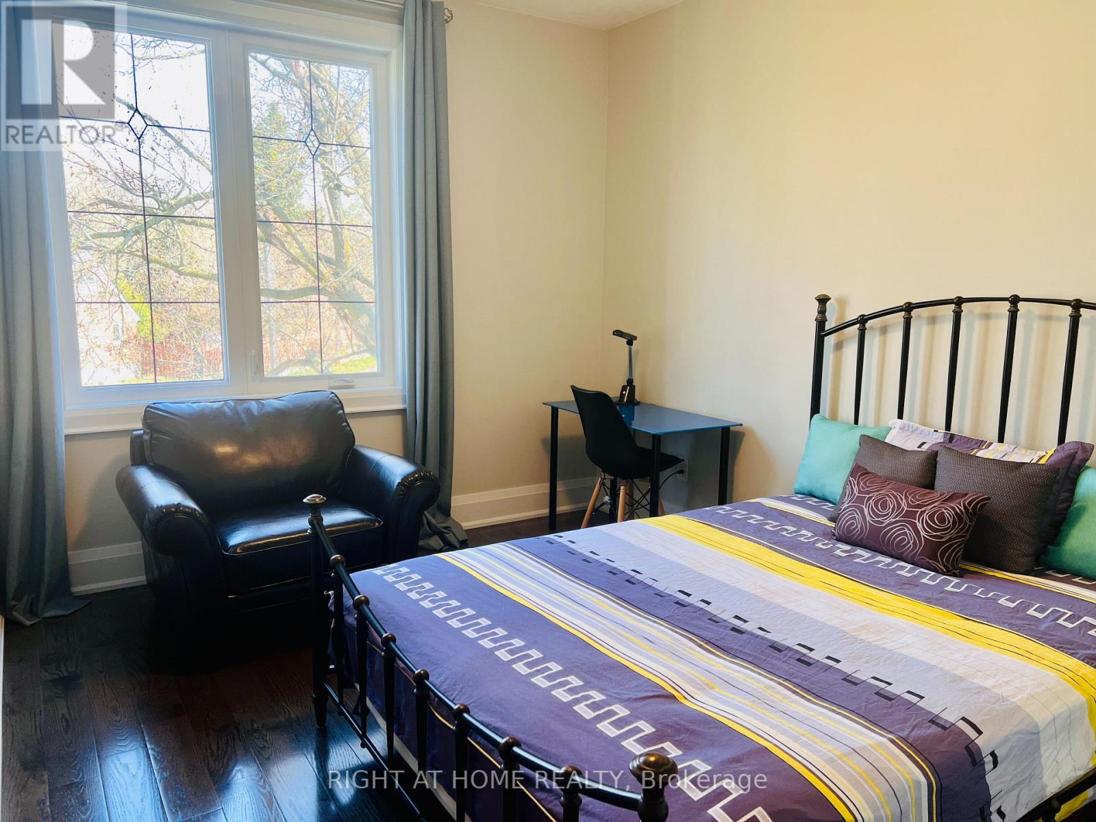 ROOM 1 - 35 GLENBOROUGH PARK CRESCENT, Toronto, Ontario