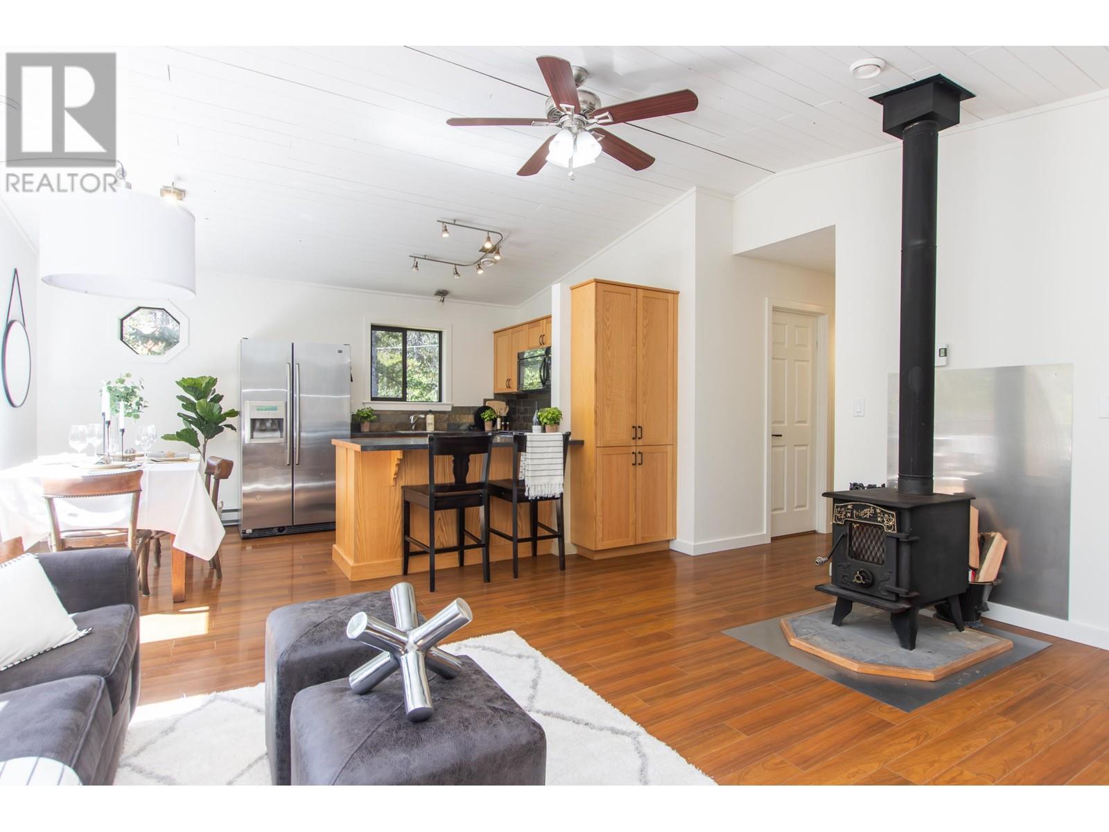 49 Pine Loop, Whistler, British Columbia  V8E 0A1 - Photo 6 - R2989648