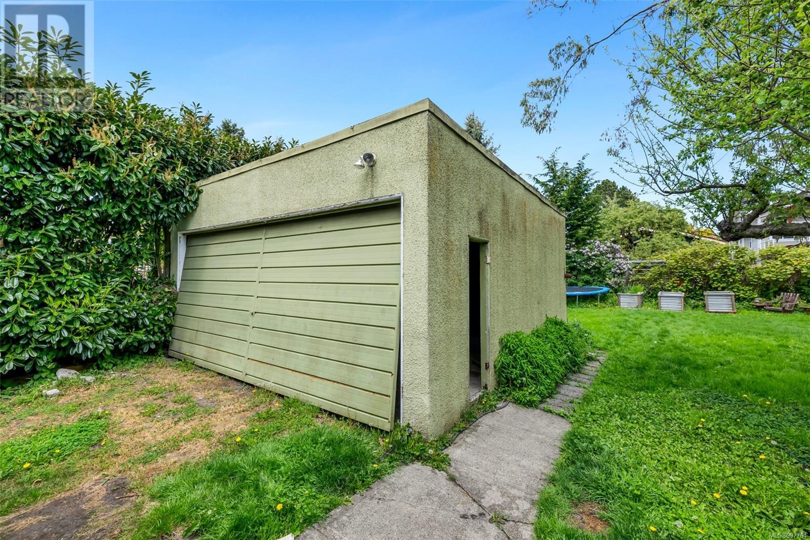 1138 Oxford St, Victoria, British Columbia  V8V 2V3 - Photo 12 - 997764