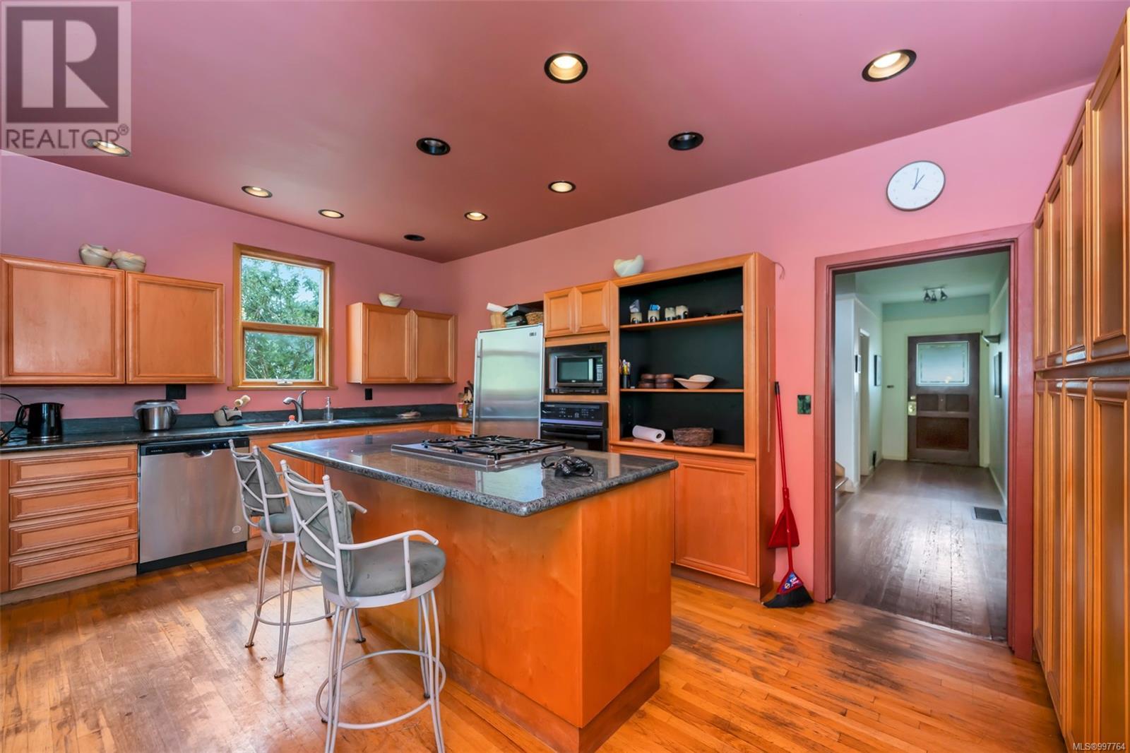 1138 Oxford St, Victoria, British Columbia  V8V 2V3 - Photo 24 - 997764
