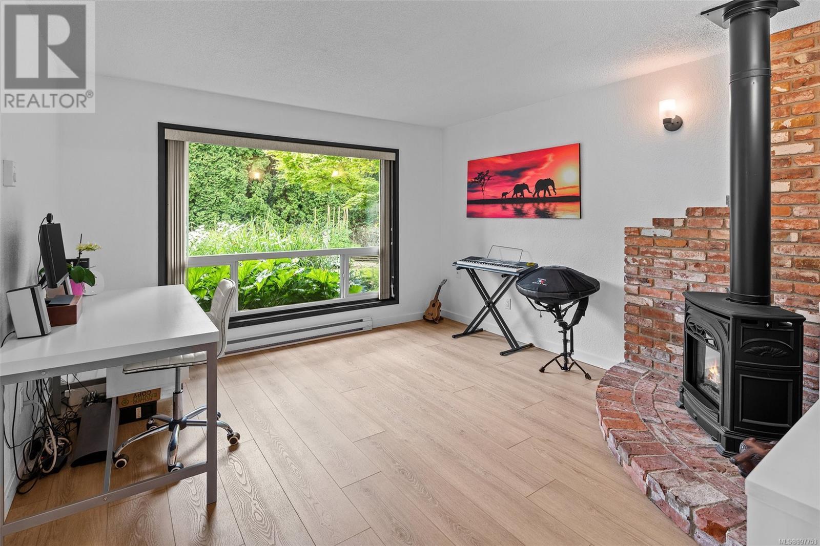 1373 Treebank Rd W, Esquimalt, British Columbia  V9A 6Y7 - Photo 19 - 997753