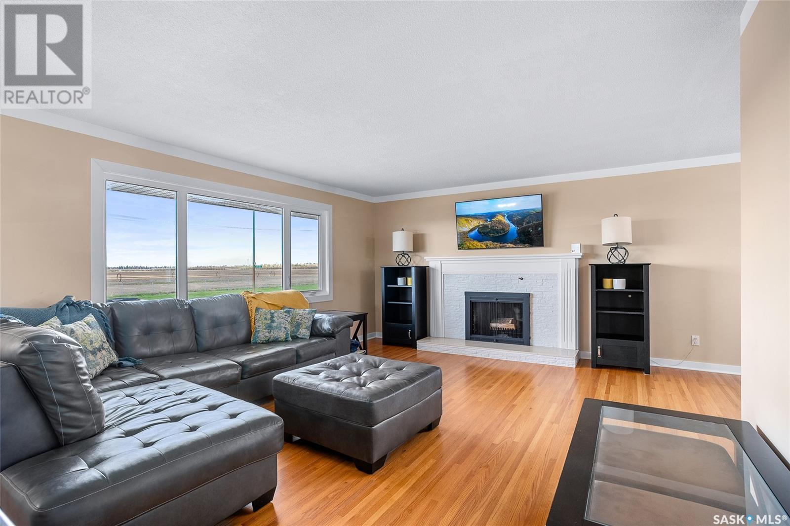 Property at 27 Weir CRESCENT image 3