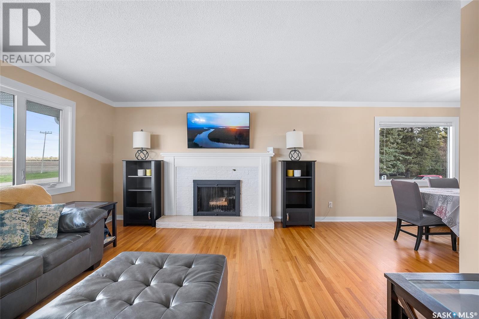 Property at 27 Weir CRESCENT image 4
