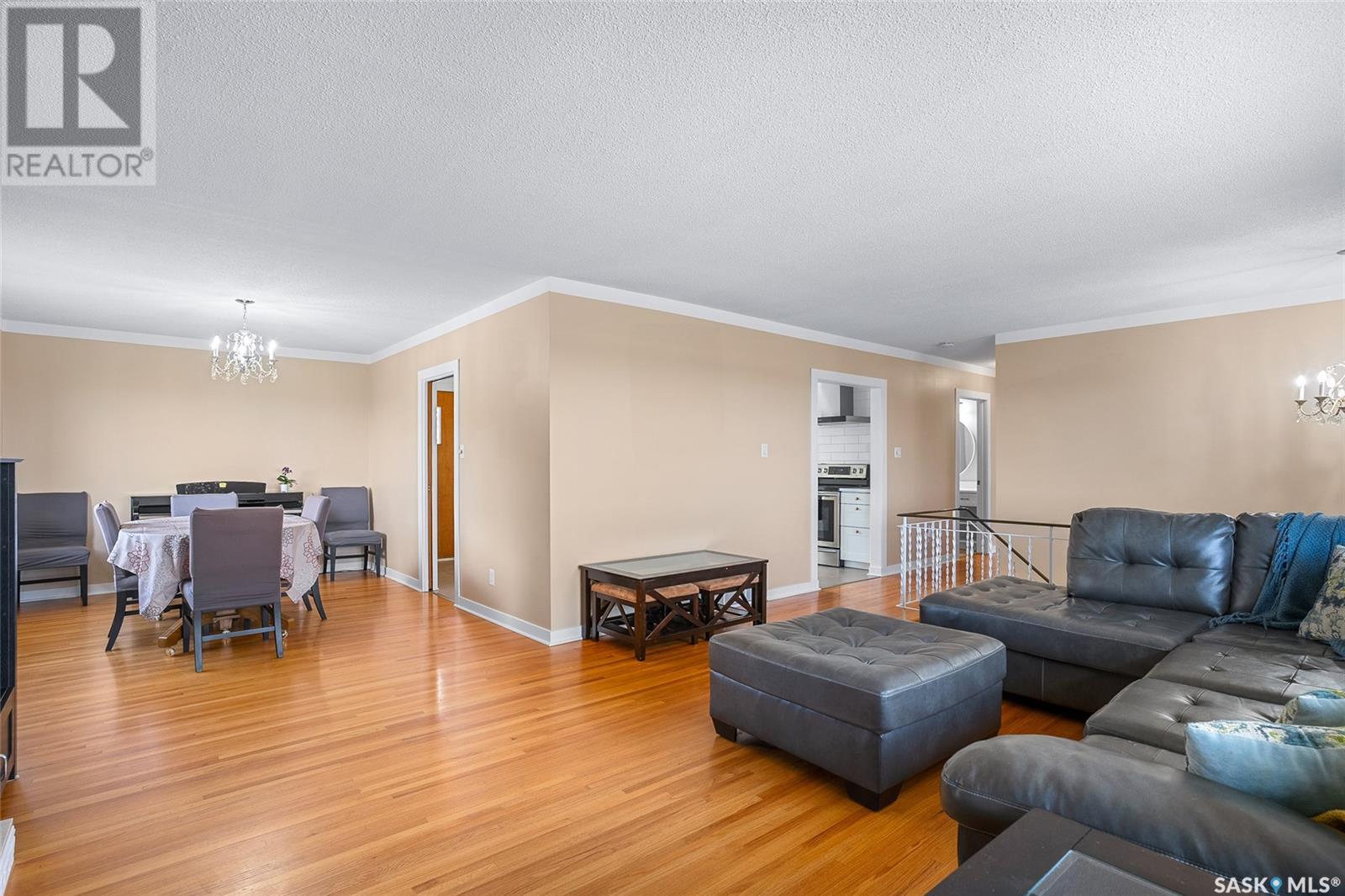 Property at 27 Weir CRESCENT image 5
