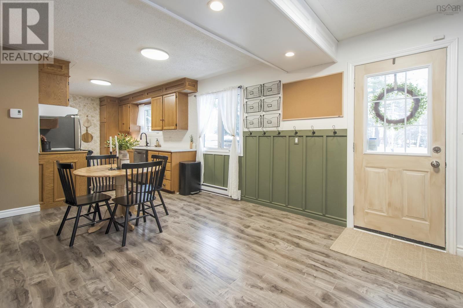 Property at 51 Pine Grove Crescent image 2