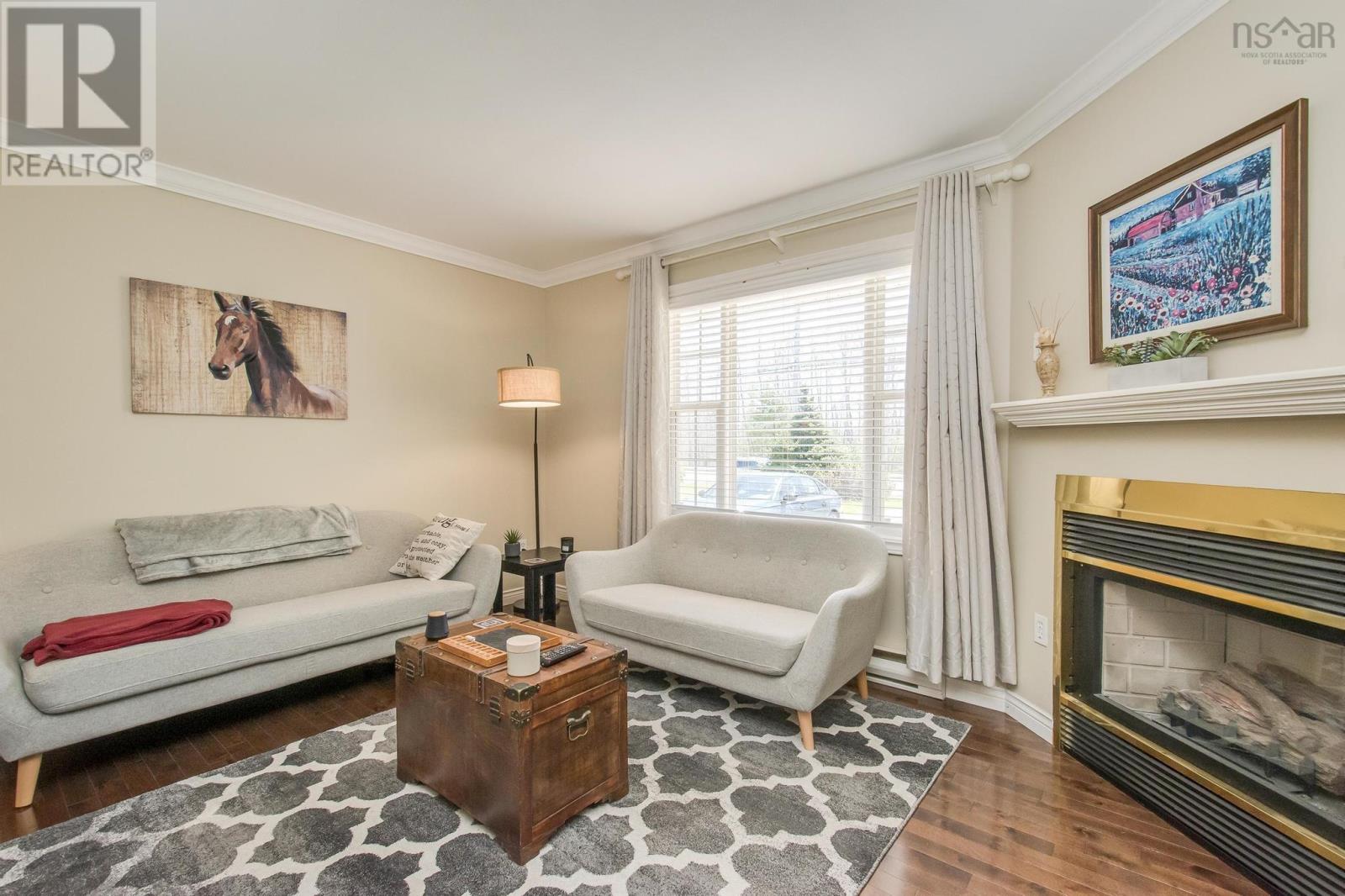 Property at 559 Pine Ridge Avenue image 2