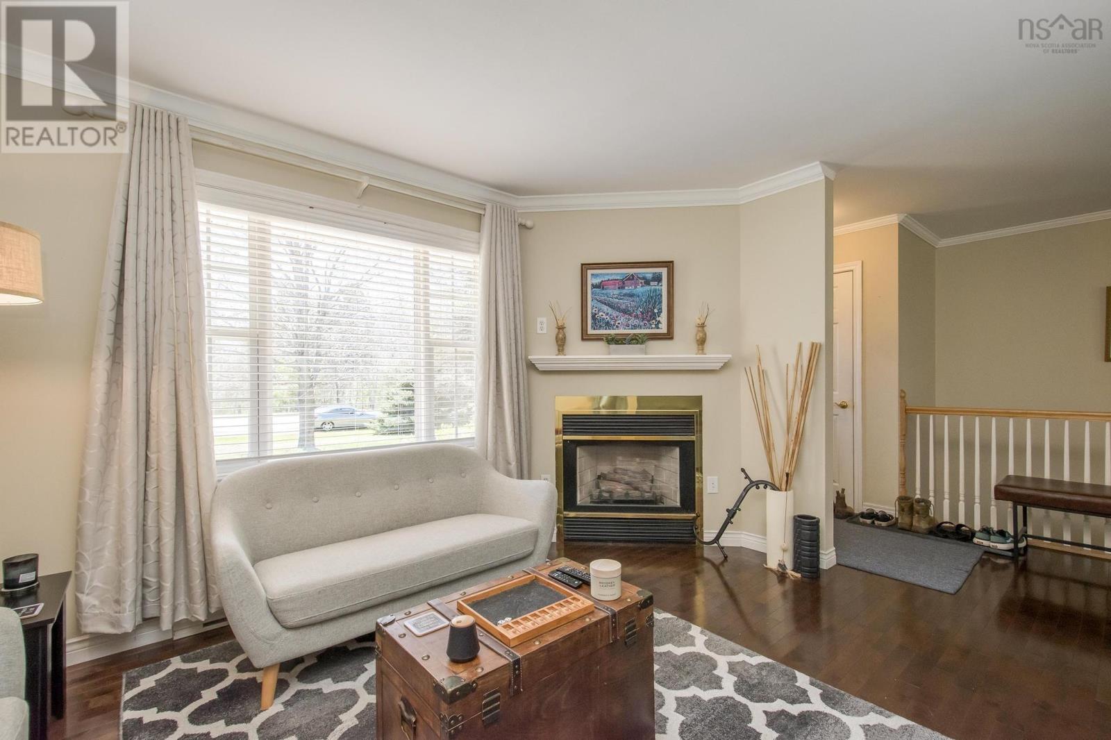 Property at 559 Pine Ridge Avenue image 3